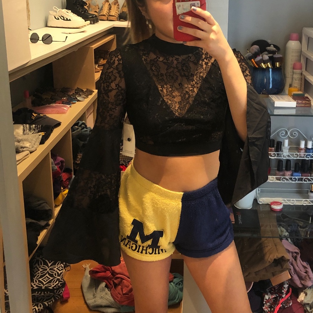 Black long sleeve crop top